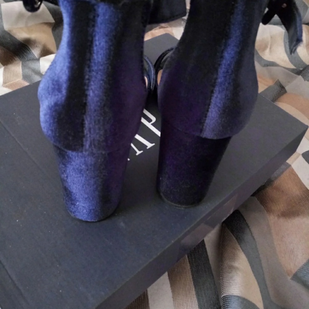 Shoes - Picture 3 of 6